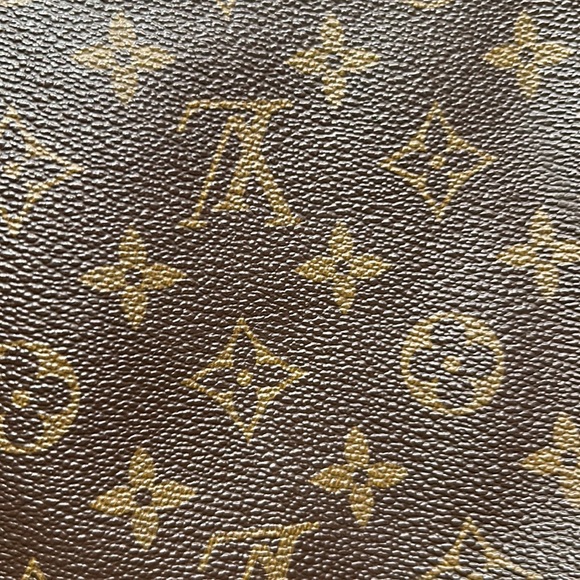 Louis Vuitton Toiletry Pouch 19 Monogram Canvas - Picture 4 of 5